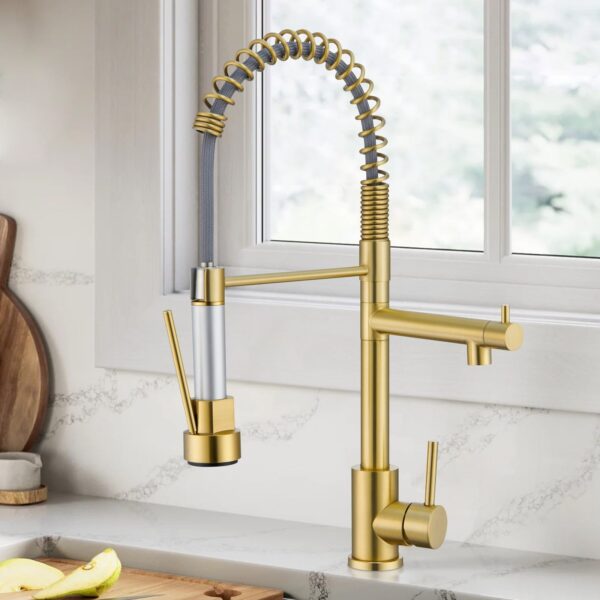 Single Handle Pull-Down Sprayer Kitchen Faucet in Brushed Gold